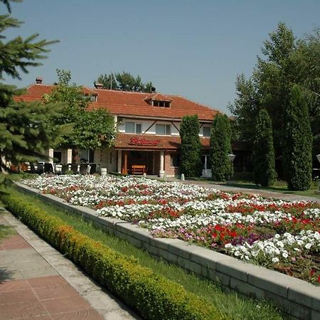 Oryakhovo Motel Paradise מראה חיצוני תמונה