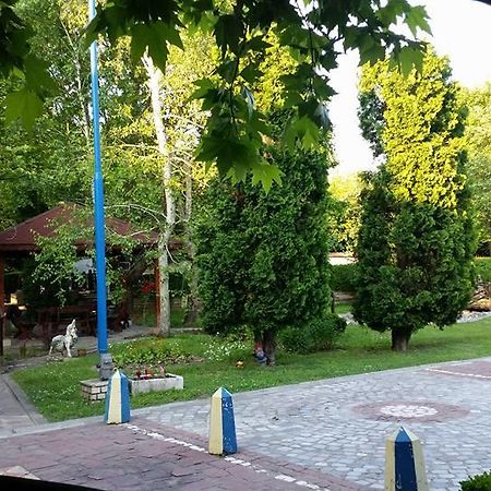 Oryakhovo Motel Paradise מראה חיצוני תמונה