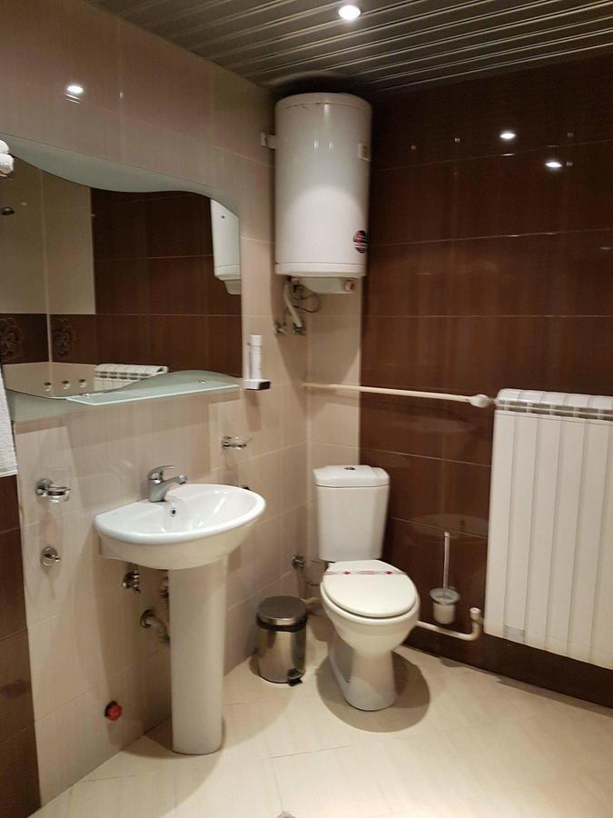 Oryakhovo Motel Paradise מראה חיצוני תמונה