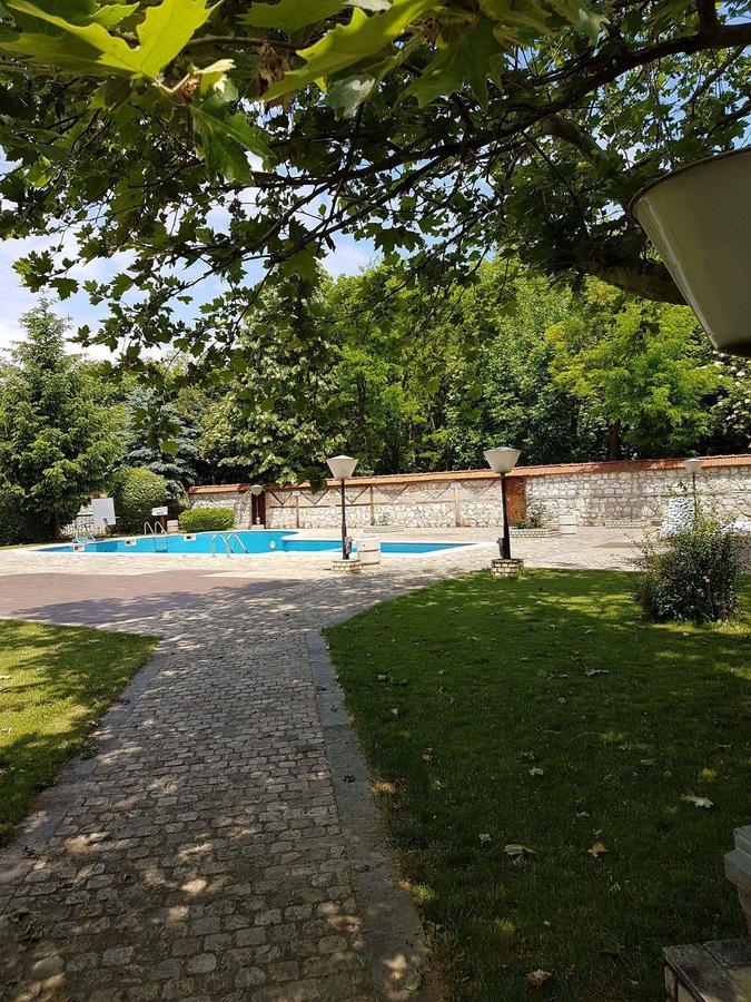 Oryakhovo Motel Paradise מראה חיצוני תמונה