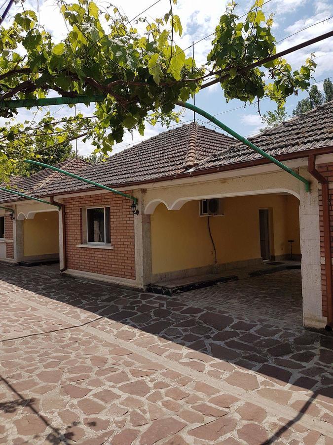 Oryakhovo Motel Paradise מראה חיצוני תמונה