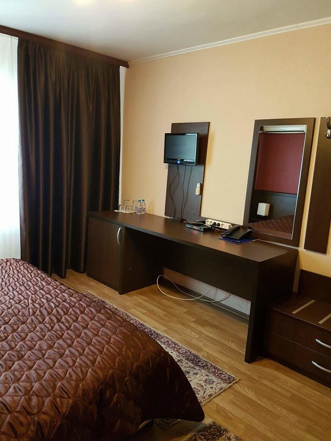 Oryakhovo Motel Paradise מראה חיצוני תמונה