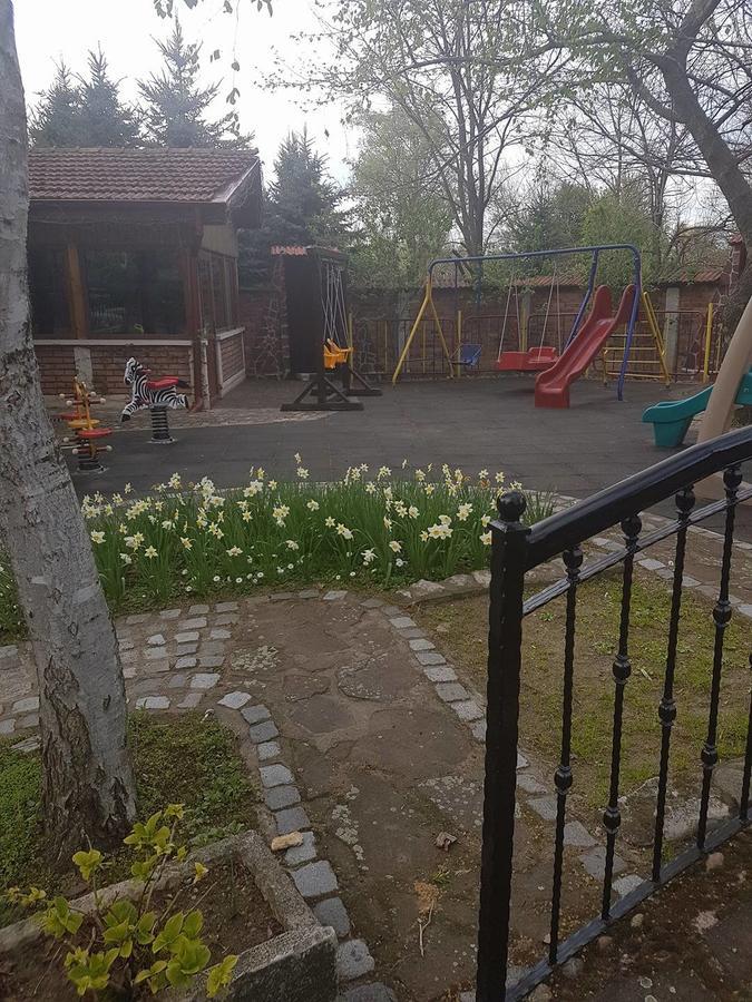 Oryakhovo Motel Paradise מראה חיצוני תמונה