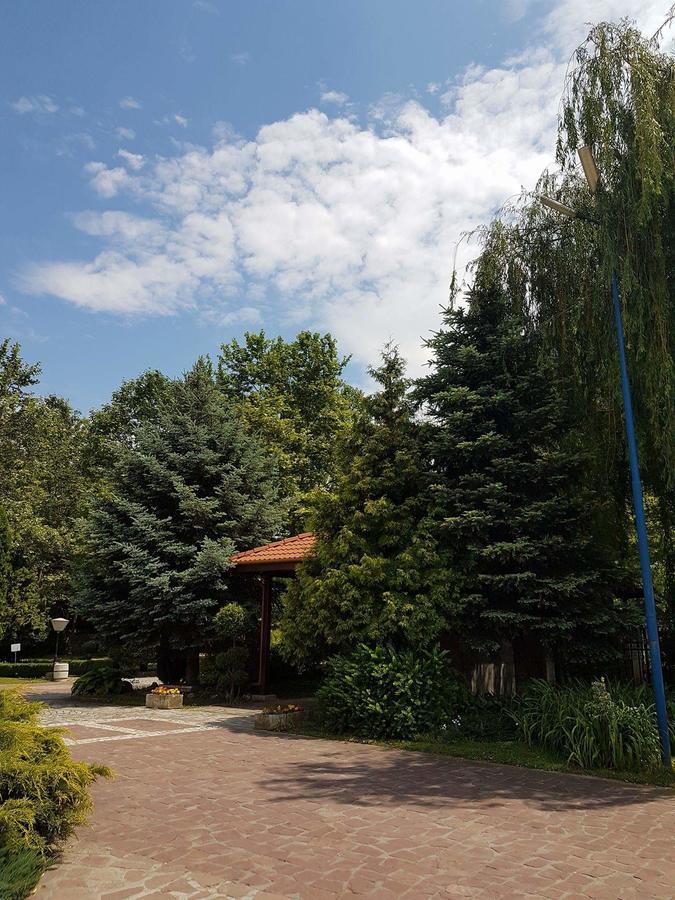 Oryakhovo Motel Paradise מראה חיצוני תמונה
